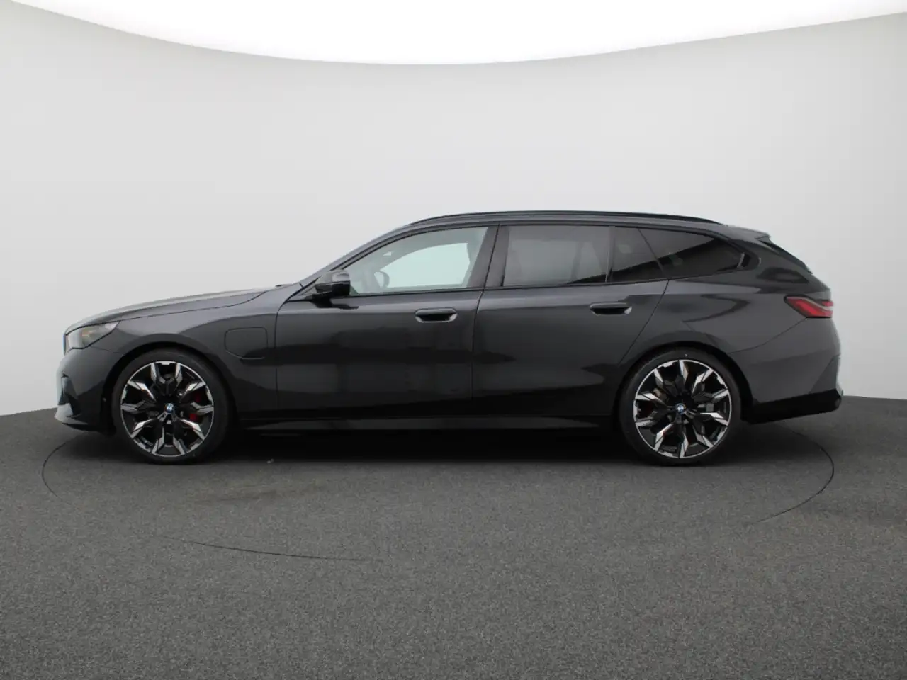 BMW 530 e xDrive M Sport Touring HUD AHK Pano Navi 3