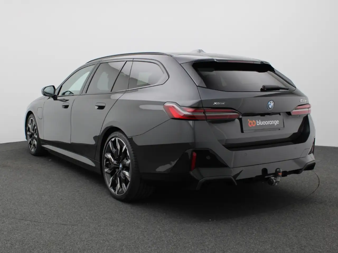 BMW 530 e xDrive M Sport Touring HUD AHK Pano Navi 4