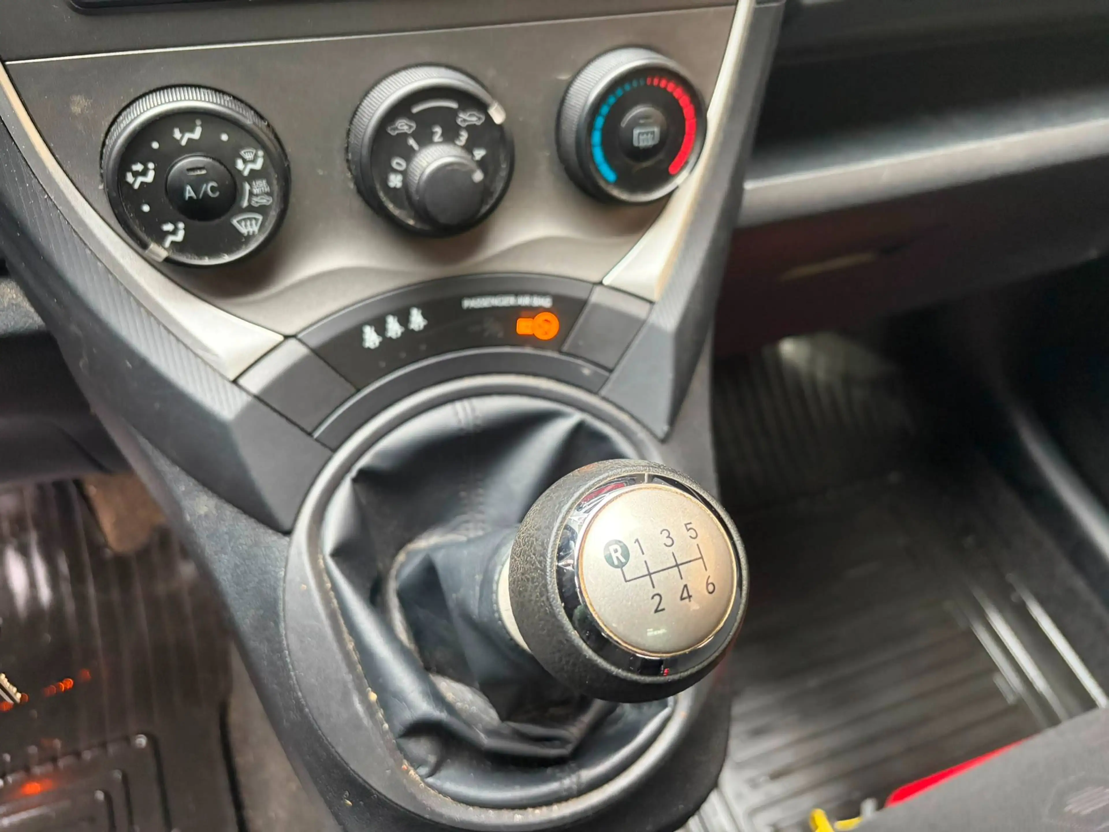 Toyota Verso-S Verso S 1.33 VVT-i 41000 km prêt à immatriculé — photo 9
