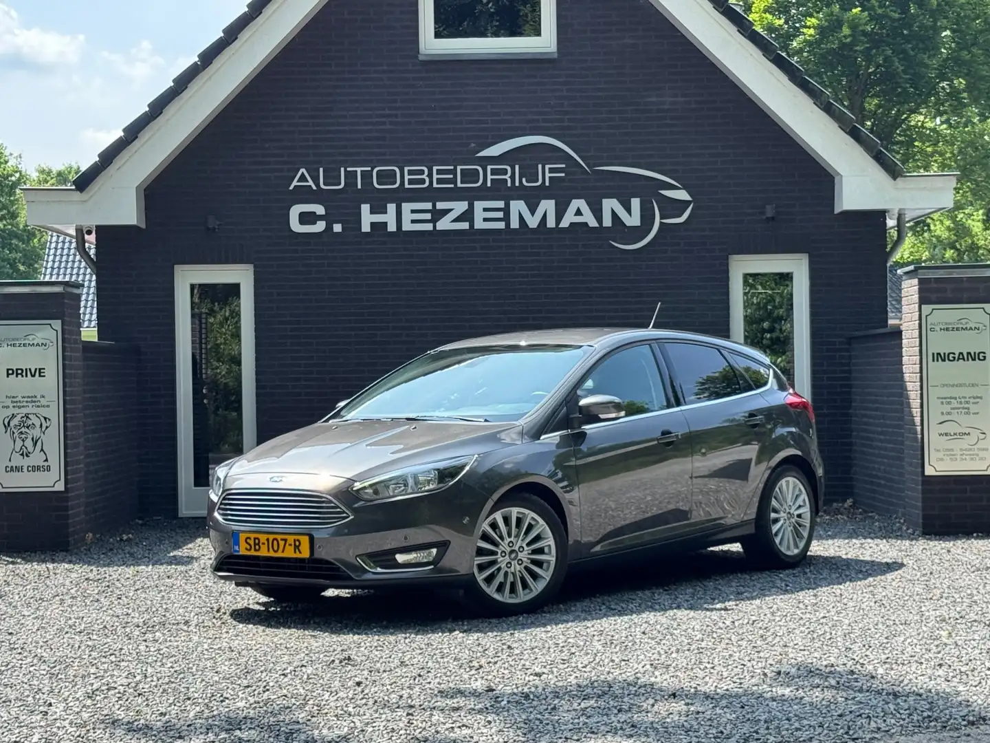 Ford Focus 1.0 Titanium 125PK Navigatie 94DKM NAP Stoelverwar Gris - 2