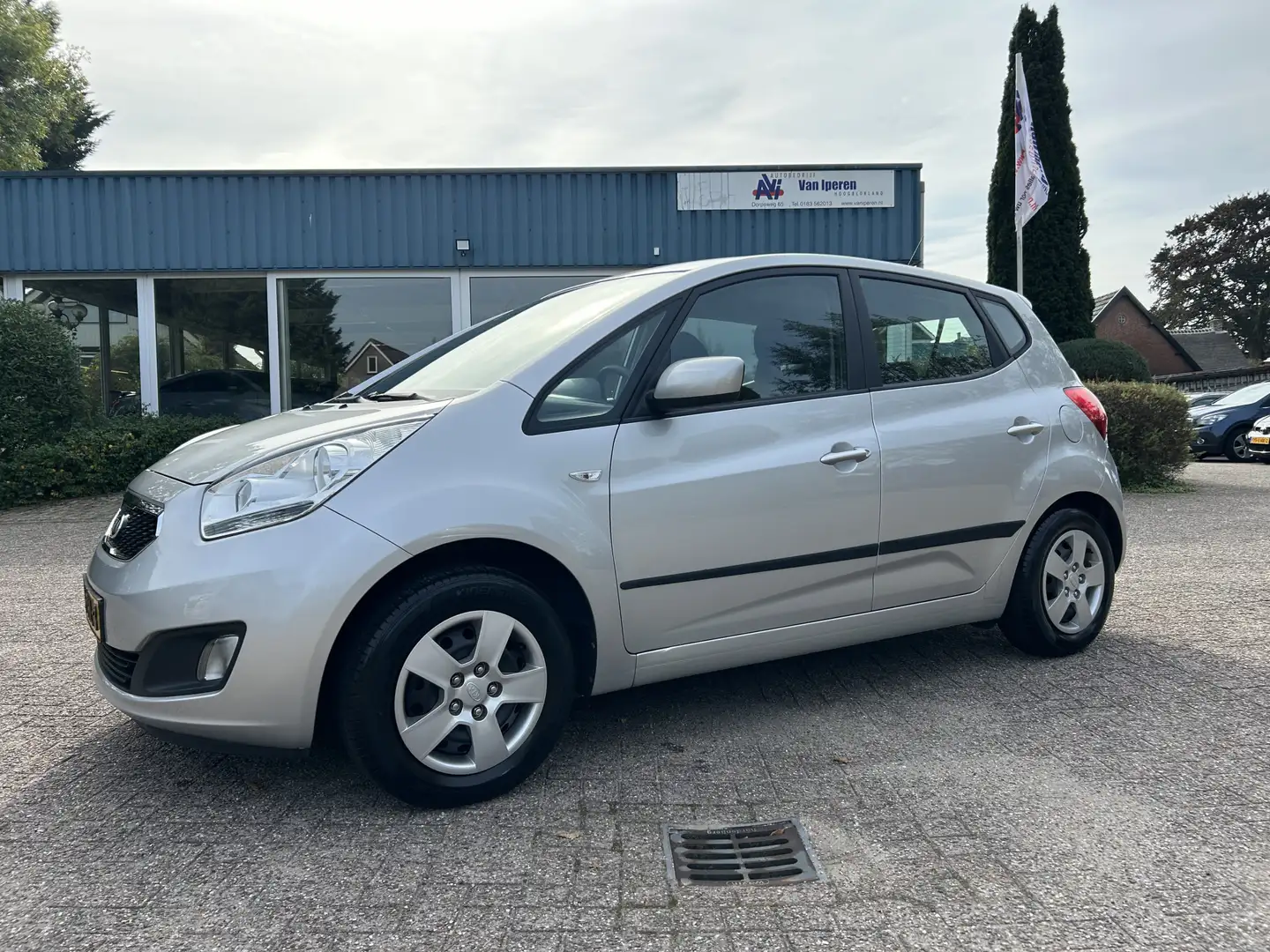 Kia Venga 1.4 CVVT X-tra Grijs - 1