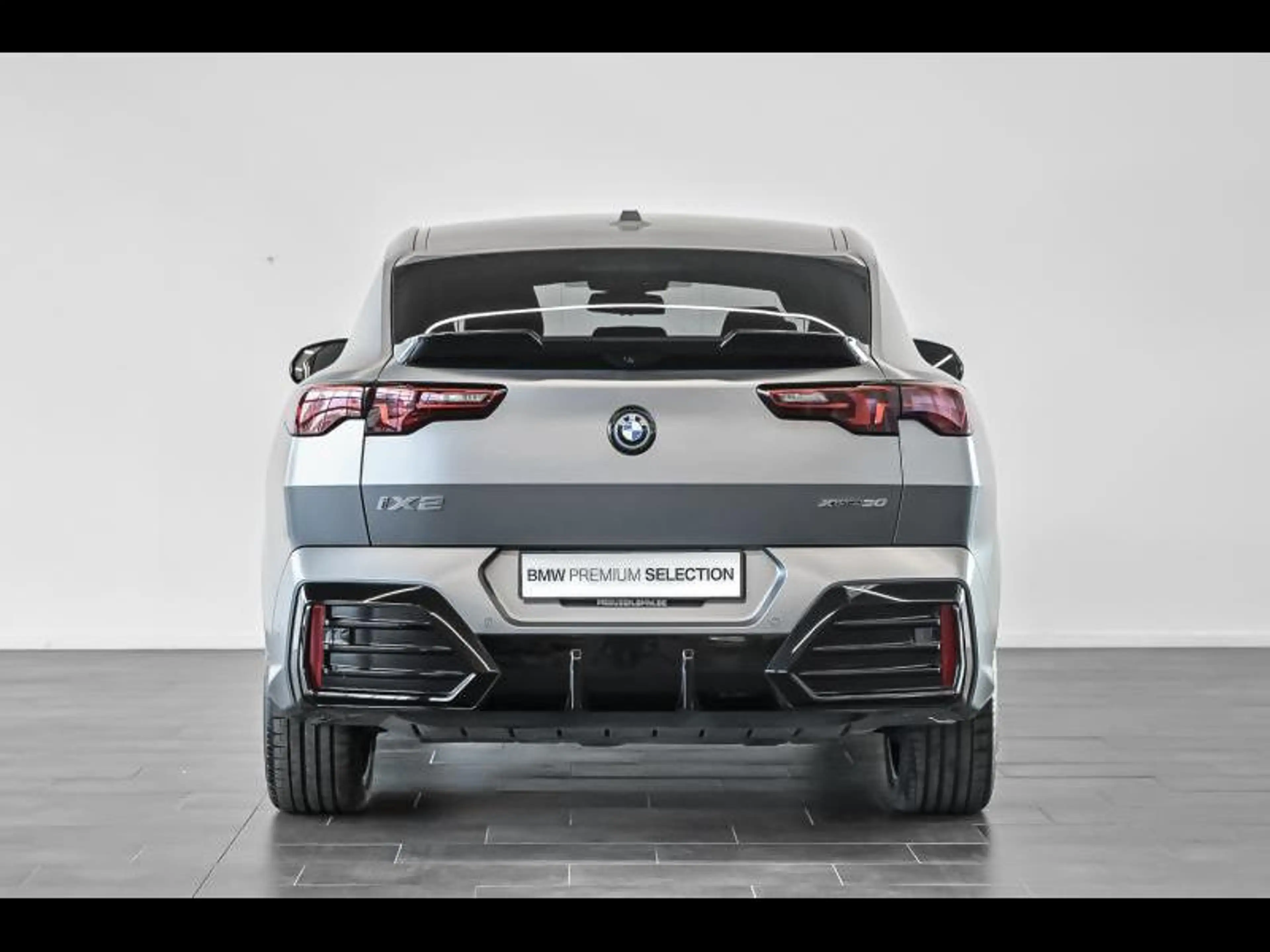 BMW iX2 xDrive30/M-Sport Pro/Frozen Pure Grey — photo 4
