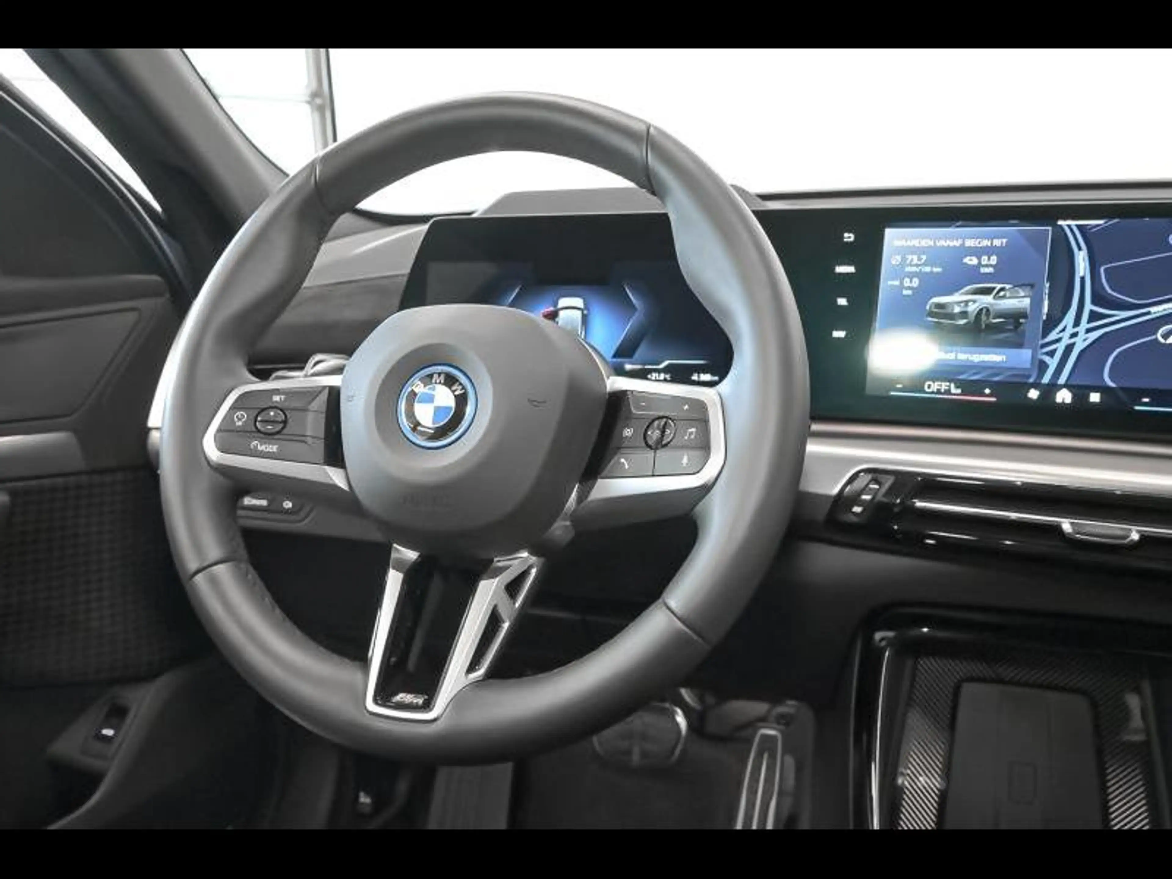BMW iX2 xDrive30/M-Sport Pro/Frozen Pure Grey — photo 9