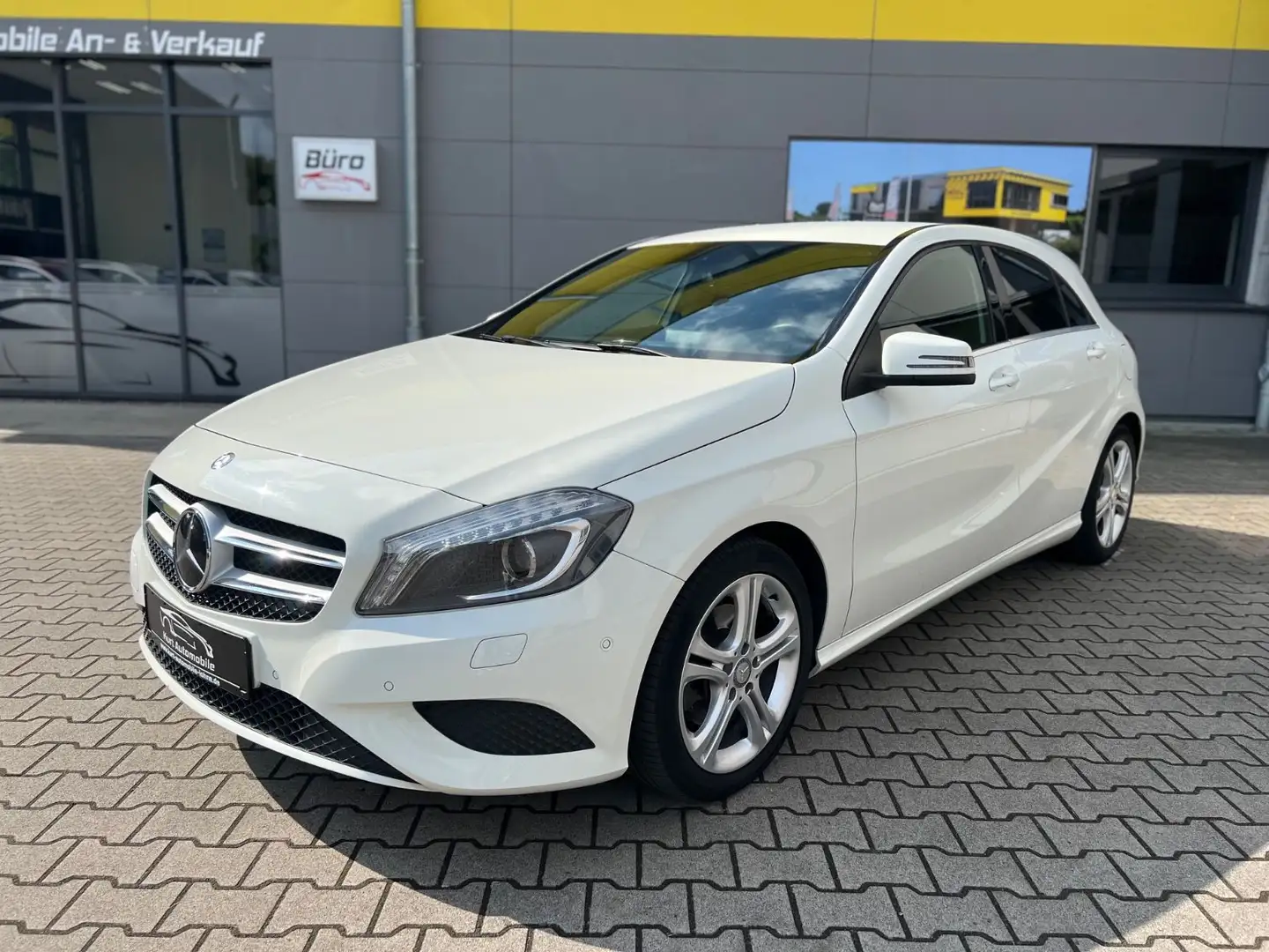 Mercedes-Benz A 200 /PTS/8xBEREIFT/NAVI/SHZ/MULTIBEAM XEN*/ Blanc - 2