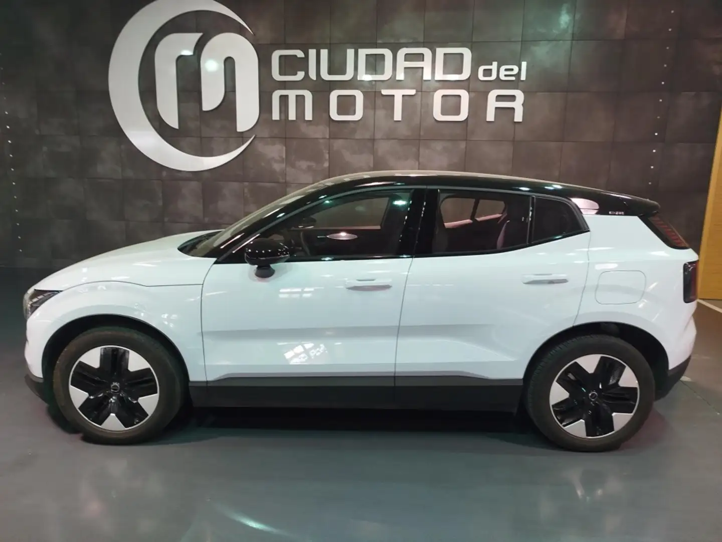 Volvo EX30 Single Plus RWD Blanc - 1