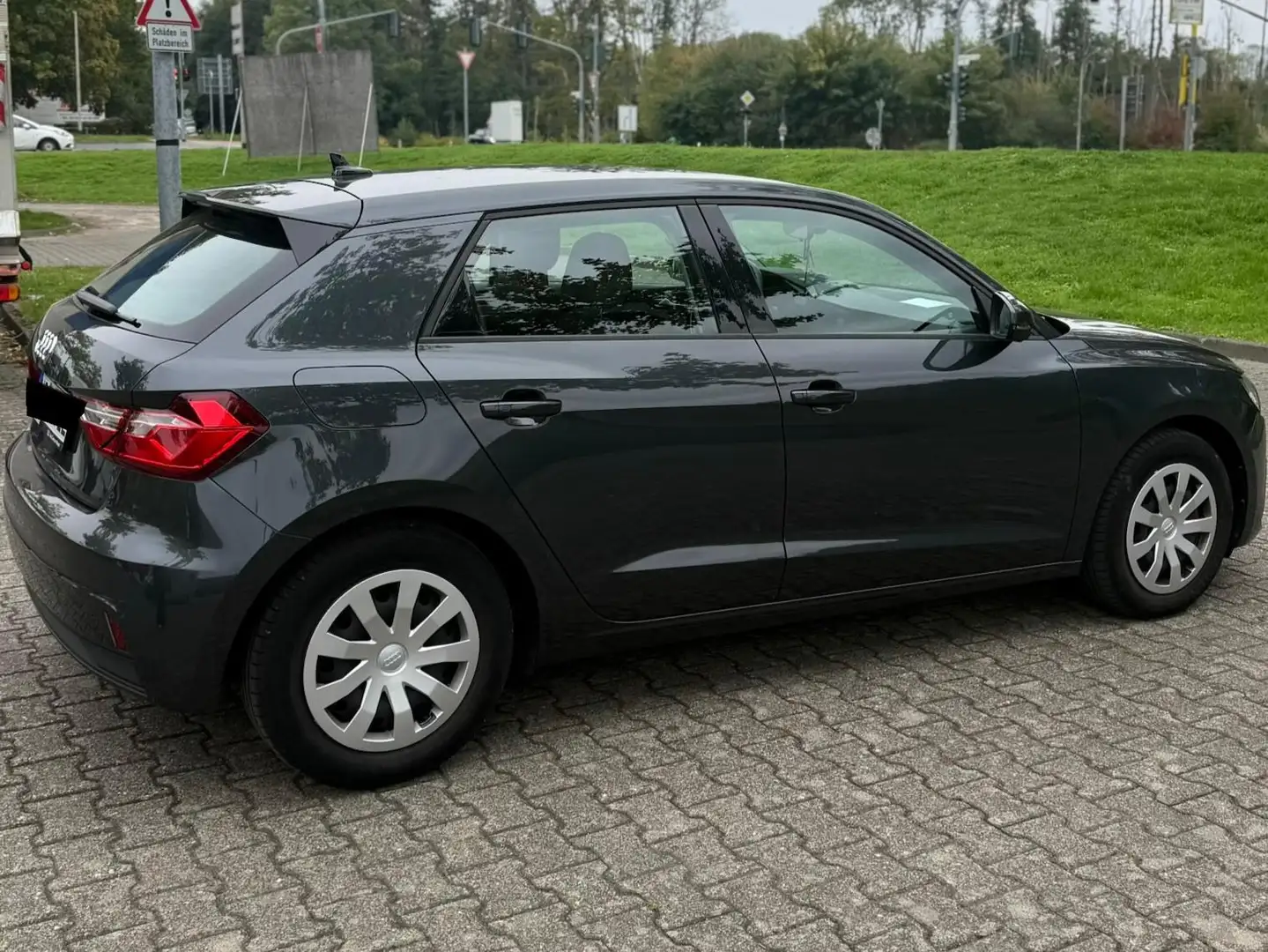 Audi A1 A1 25 TFSI Sportback S tronic Grau - 2
