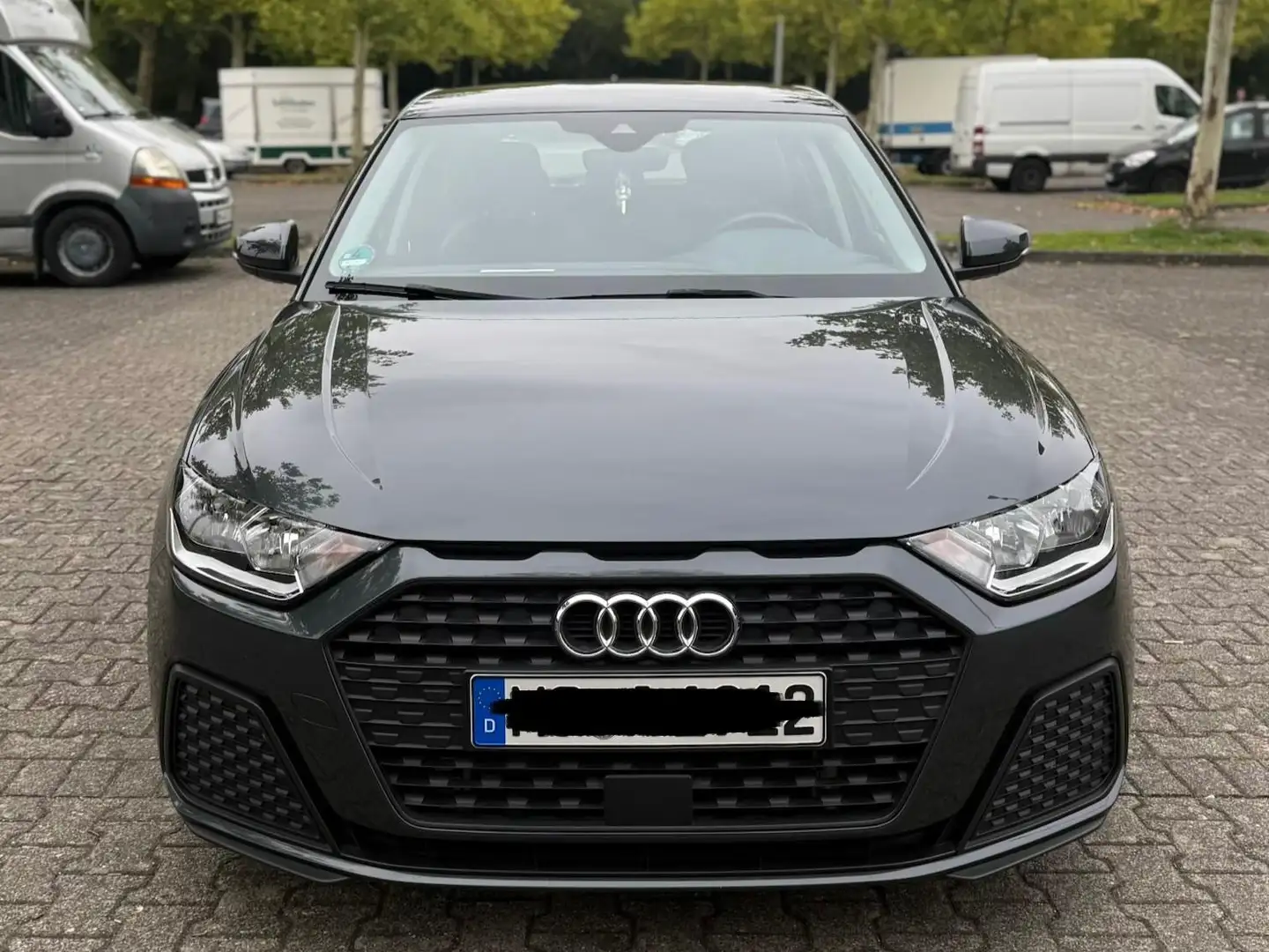 Audi A1 A1 25 TFSI Sportback S tronic Grau - 1