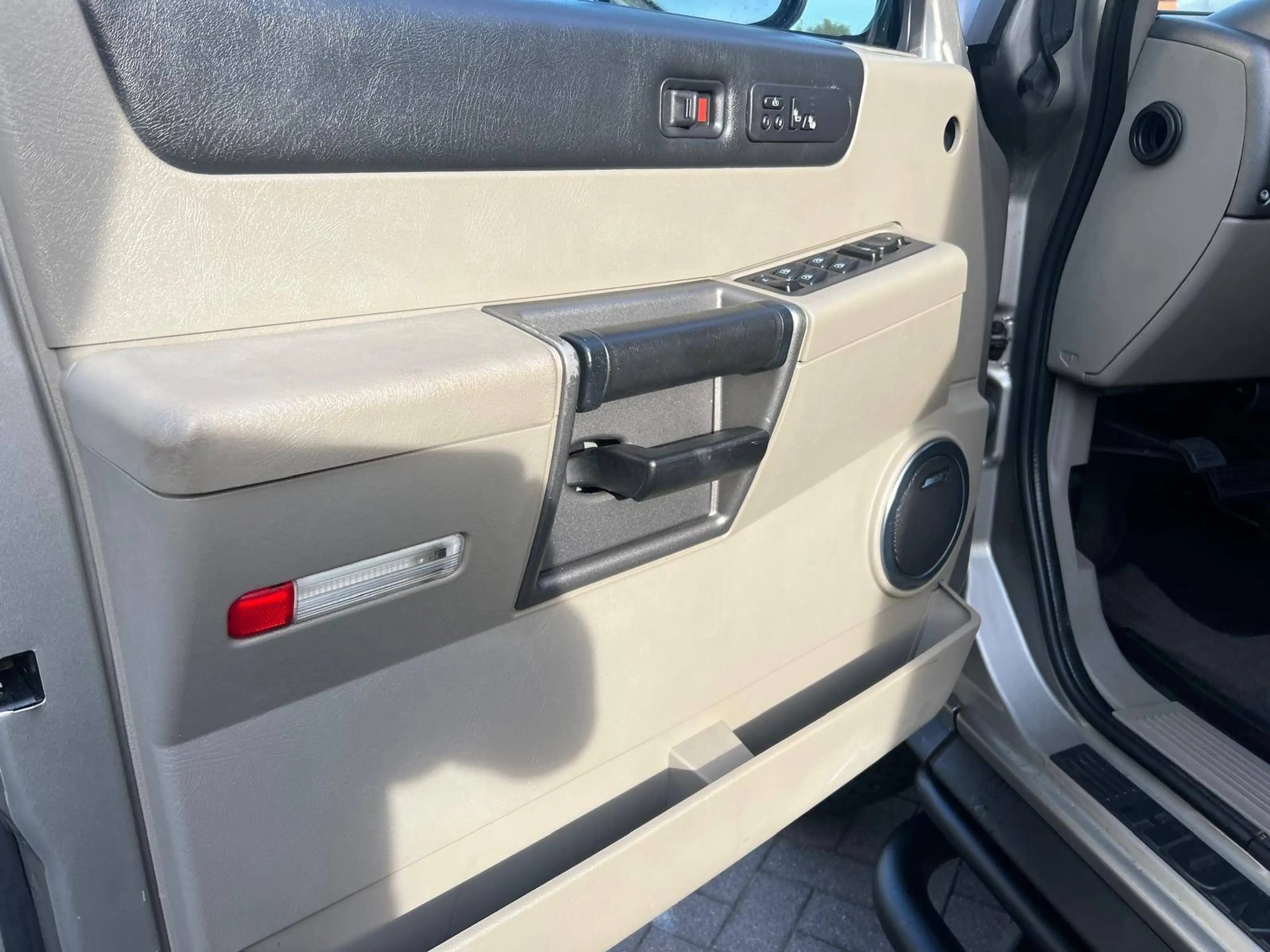 HUMMER H2 6.0 i — photo 12