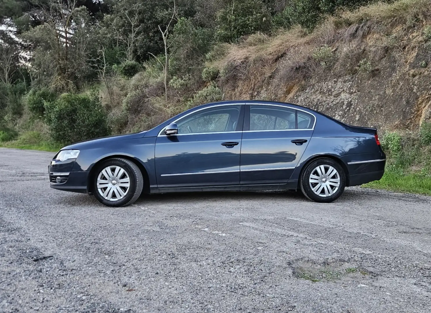 Volkswagen Passat 2.0TDI Trendline Azul - 2