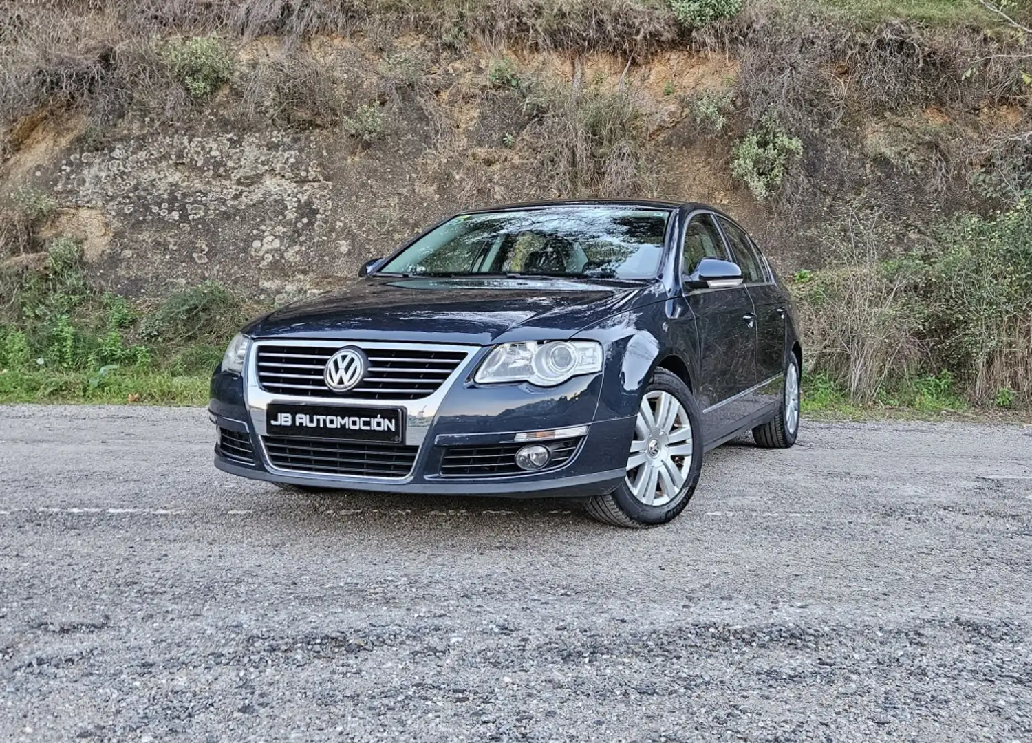 Volkswagen Passat 2.0TDI Trendline Azul - 1