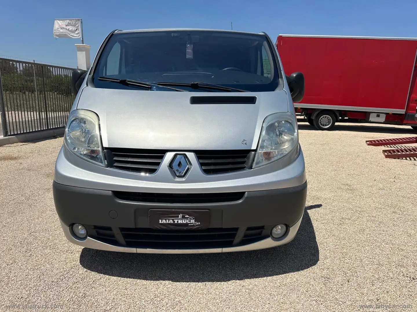 Renault Trafic T29 2.0 dCi/115 PC-TN Pass. c/ Gancio traino Grau - 2