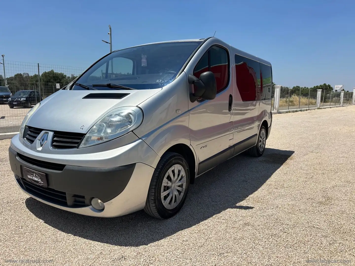 Renault Trafic T29 2.0 dCi/115 PC-TN Pass. c/ Gancio traino Grau - 1
