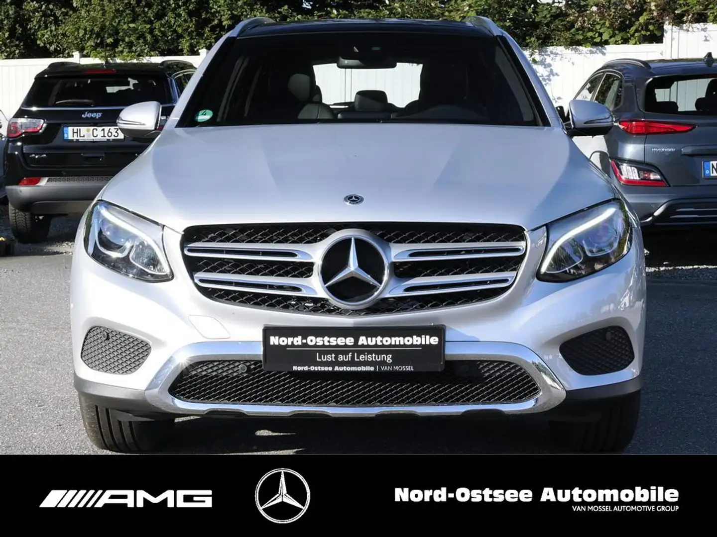 Mercedes-Benz GLC 250 d 4M EXCLUSIVE AHK NAVI LED PANO TOTW. Silber - 2