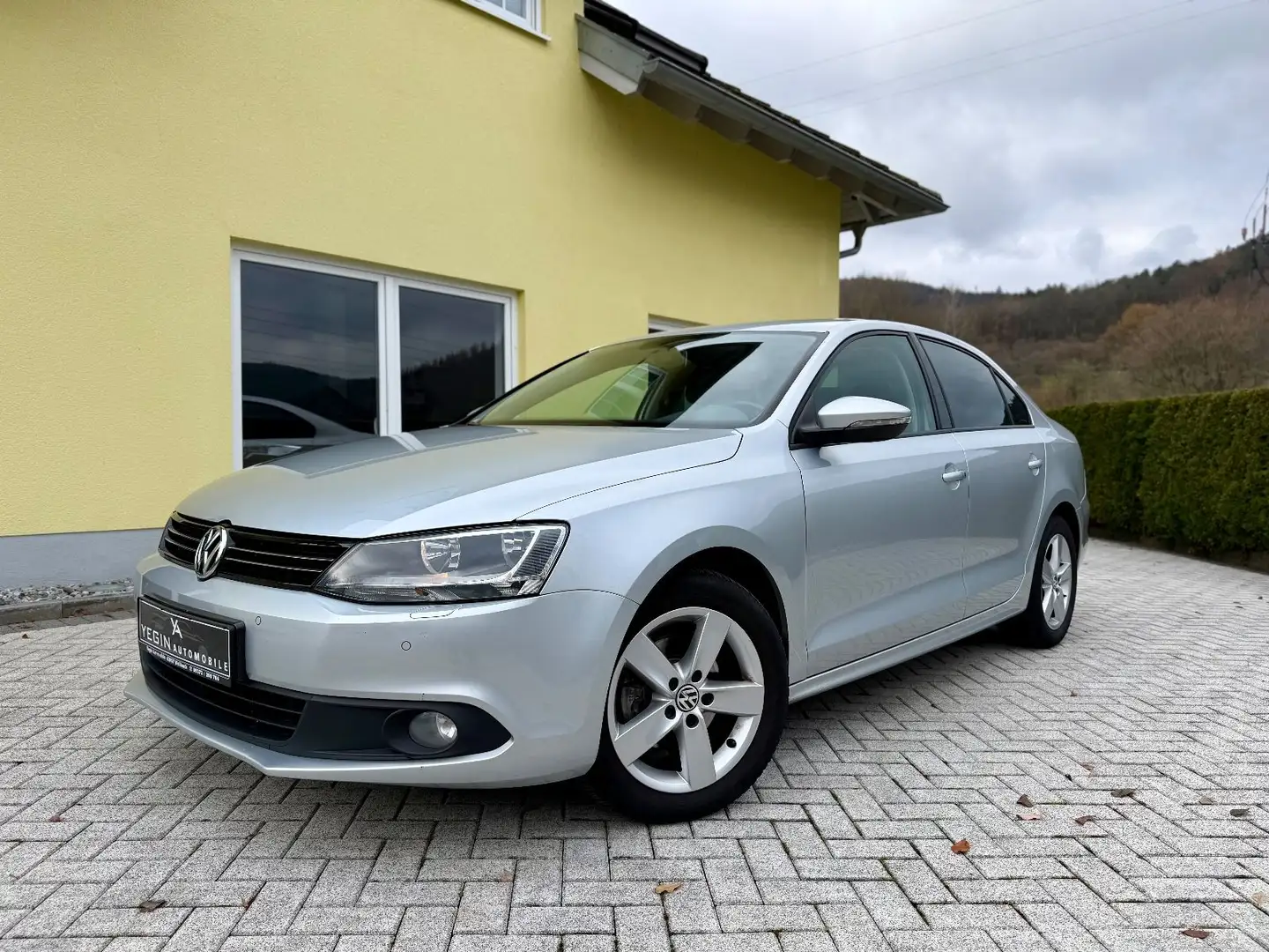 Volkswagen Jetta VI 1.2 TSI Comfortline Shz-Klima-1.Hand Silber - 2