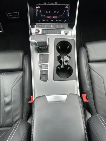 Audi S6 Avant view 14