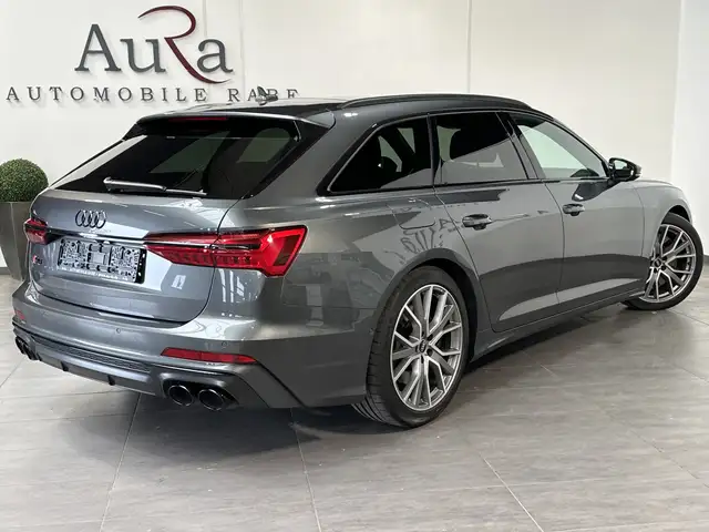Audi S6 Avant view 4