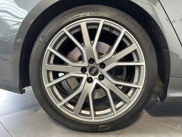Audi S6 Avant view 3