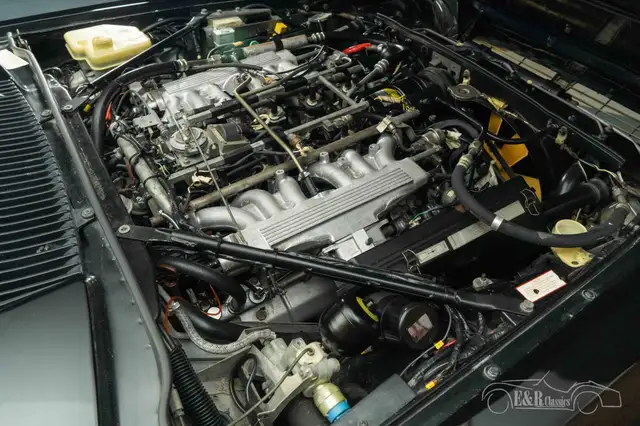 Jaguar XJS view 3
