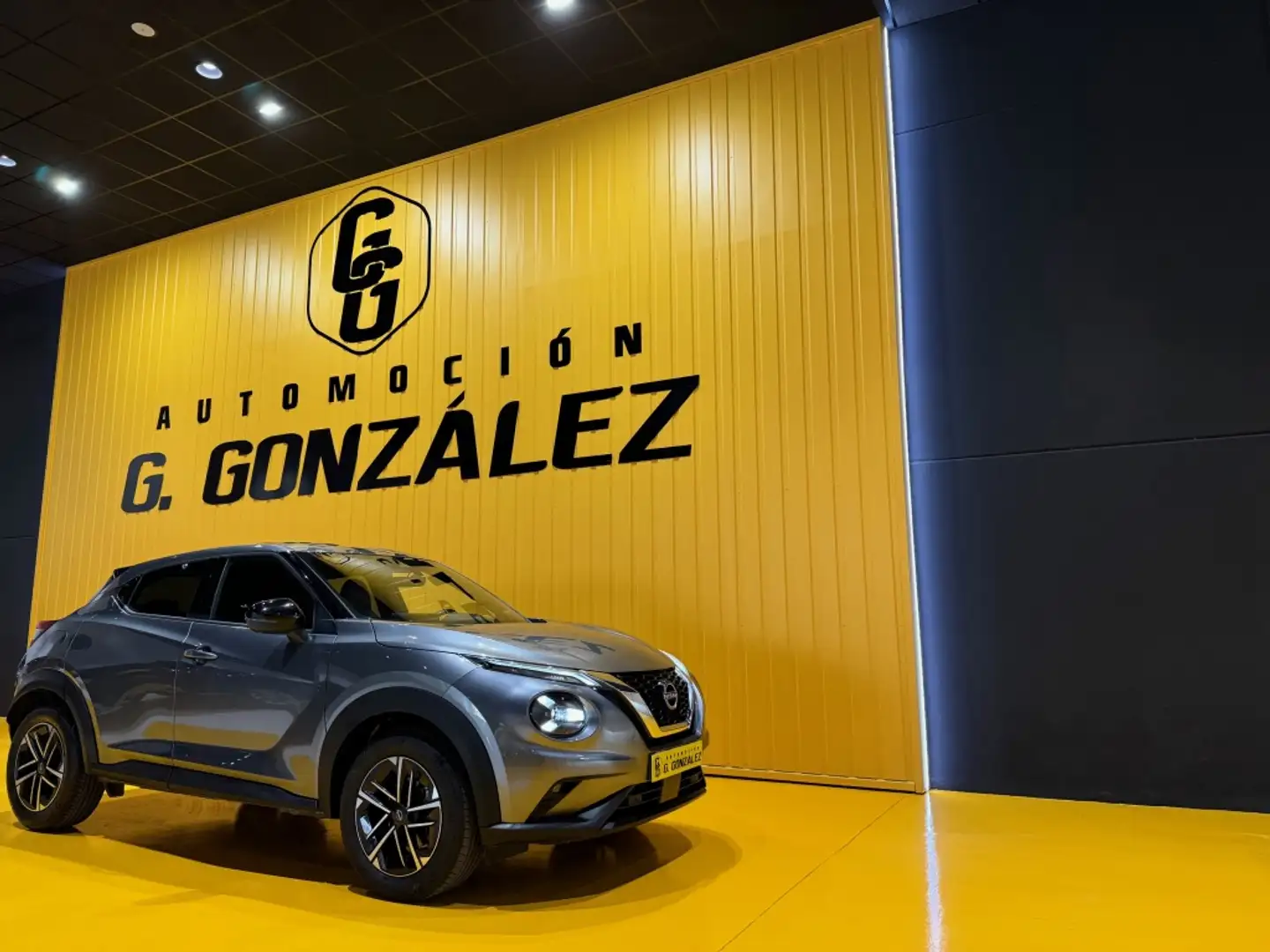 Nissan Juke 1.0 DIG-T N-Connecta 4x2 DCT 7 114 Gris - 1
