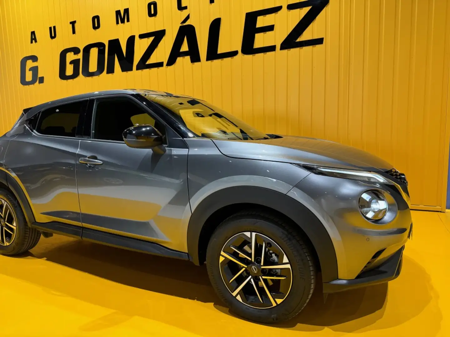 Nissan Juke 1.0 DIG-T N-Connecta 4x2 DCT 7 114 Gris - 2