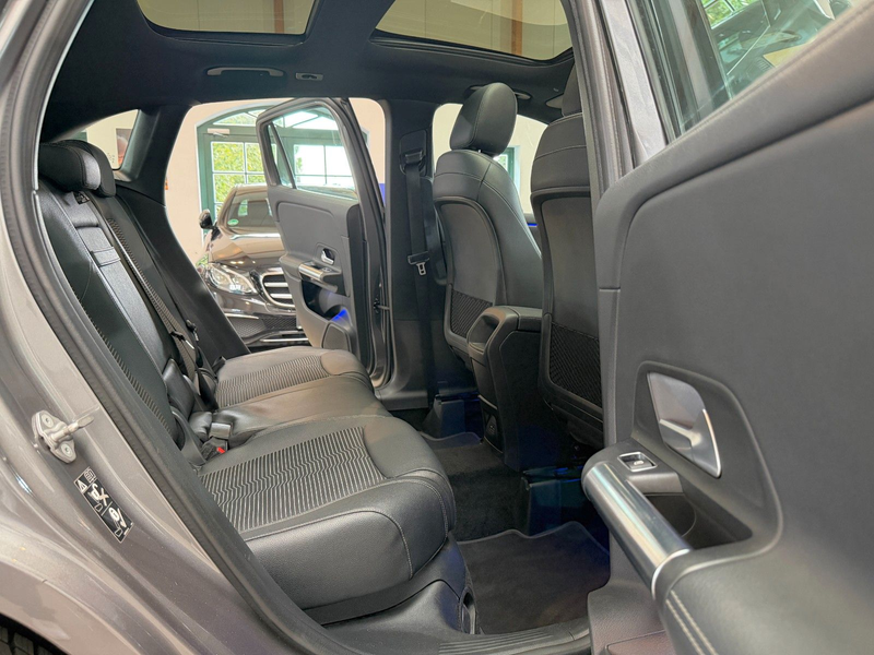 Mercedes-Benz GLA 250 e Hybrid Progressive PANO/AMBIENT/LEDER — photo 10