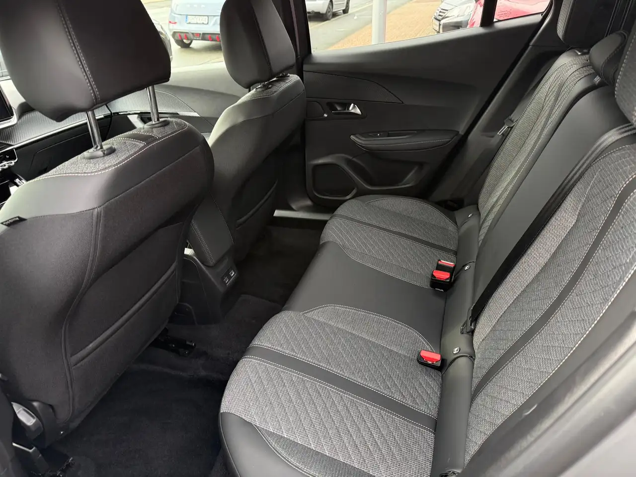 Peugeot 2008 1.2 Allure PureTech 130 *LED *ACC *SHZ 9