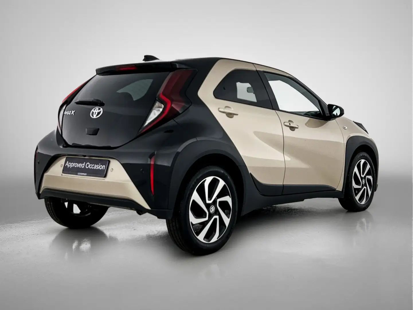 Toyota Aygo X 1.0 VVT-i S-CVT Pulse | Automaat | Parkeersensoren Beige - 2