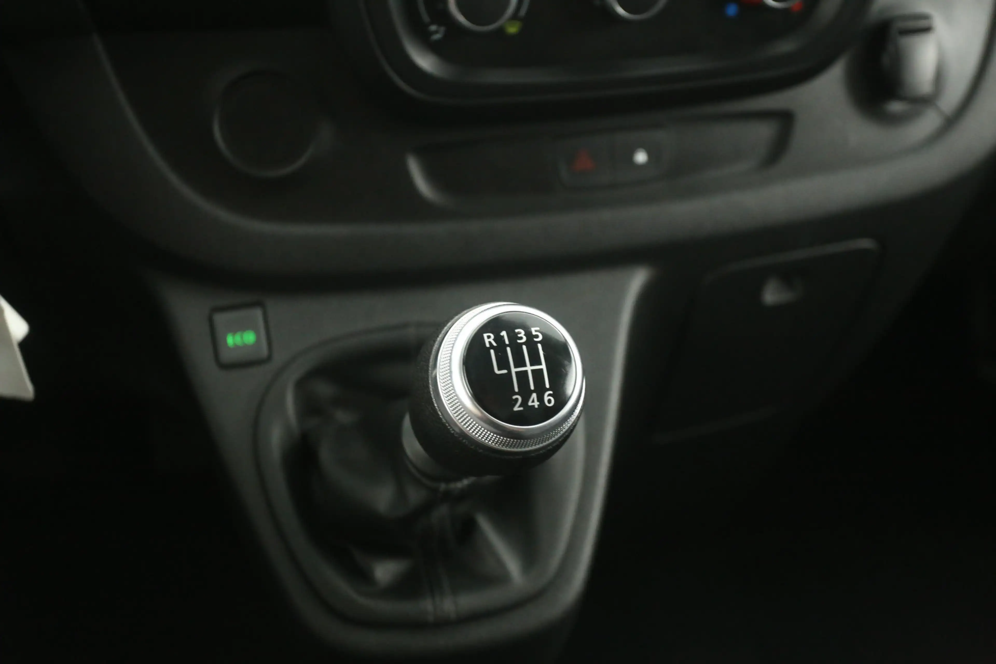 Renault Trafic 2.0 dCi L2H1 | Airco | Cruise | Camera | Carplay | — photo 18