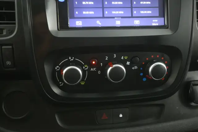 Renault Trafic view 15