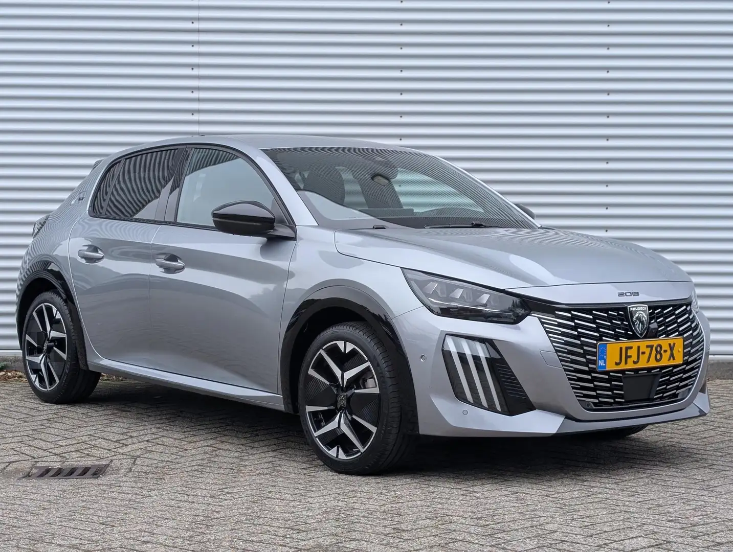 Peugeot 208 GT 1.2 Turbo 100pk | DRAADLOOS APPLE CARPLAY / AND Gris - 2