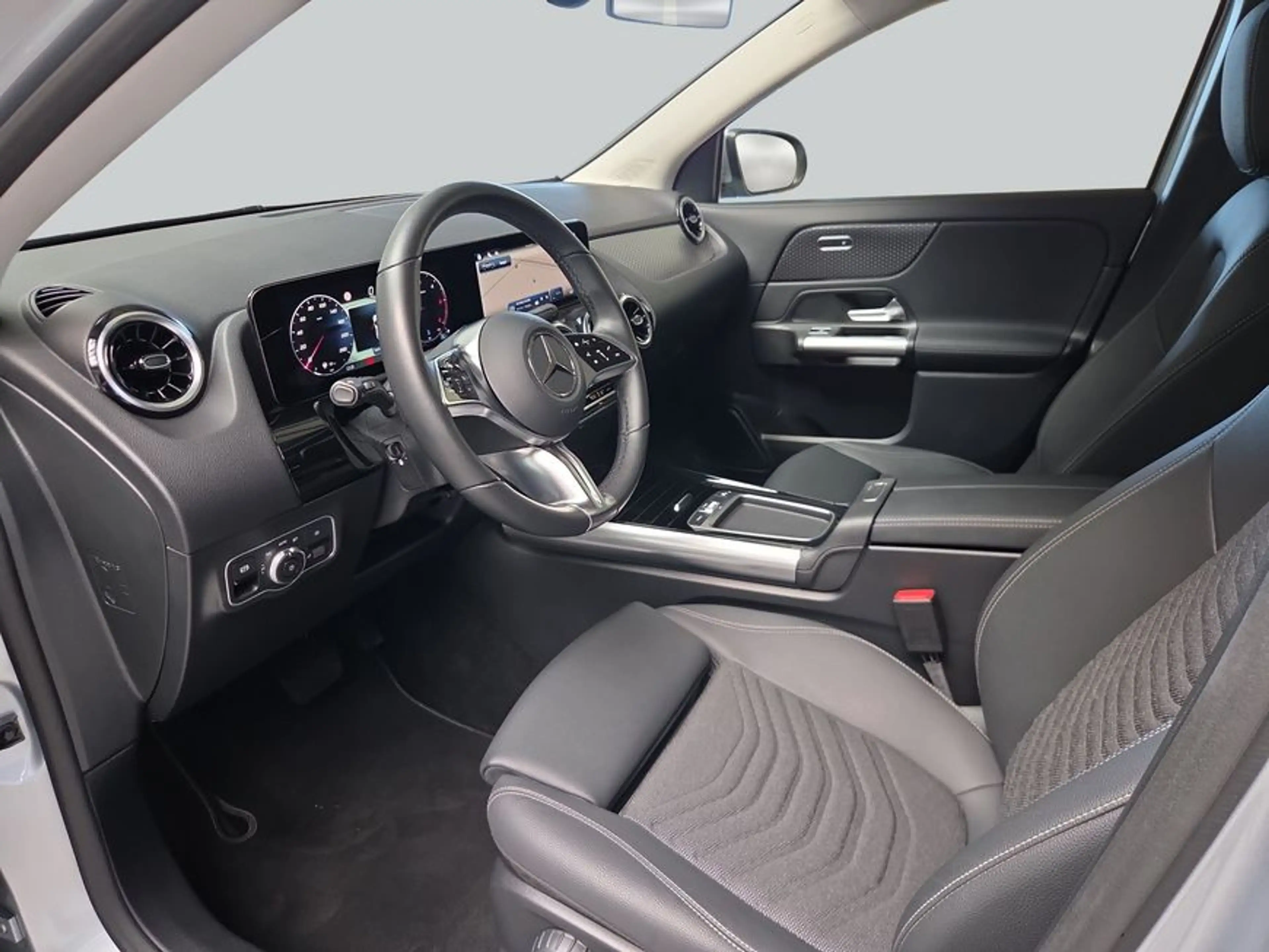 Mercedes-Benz GLA 200 GLA — photo 9