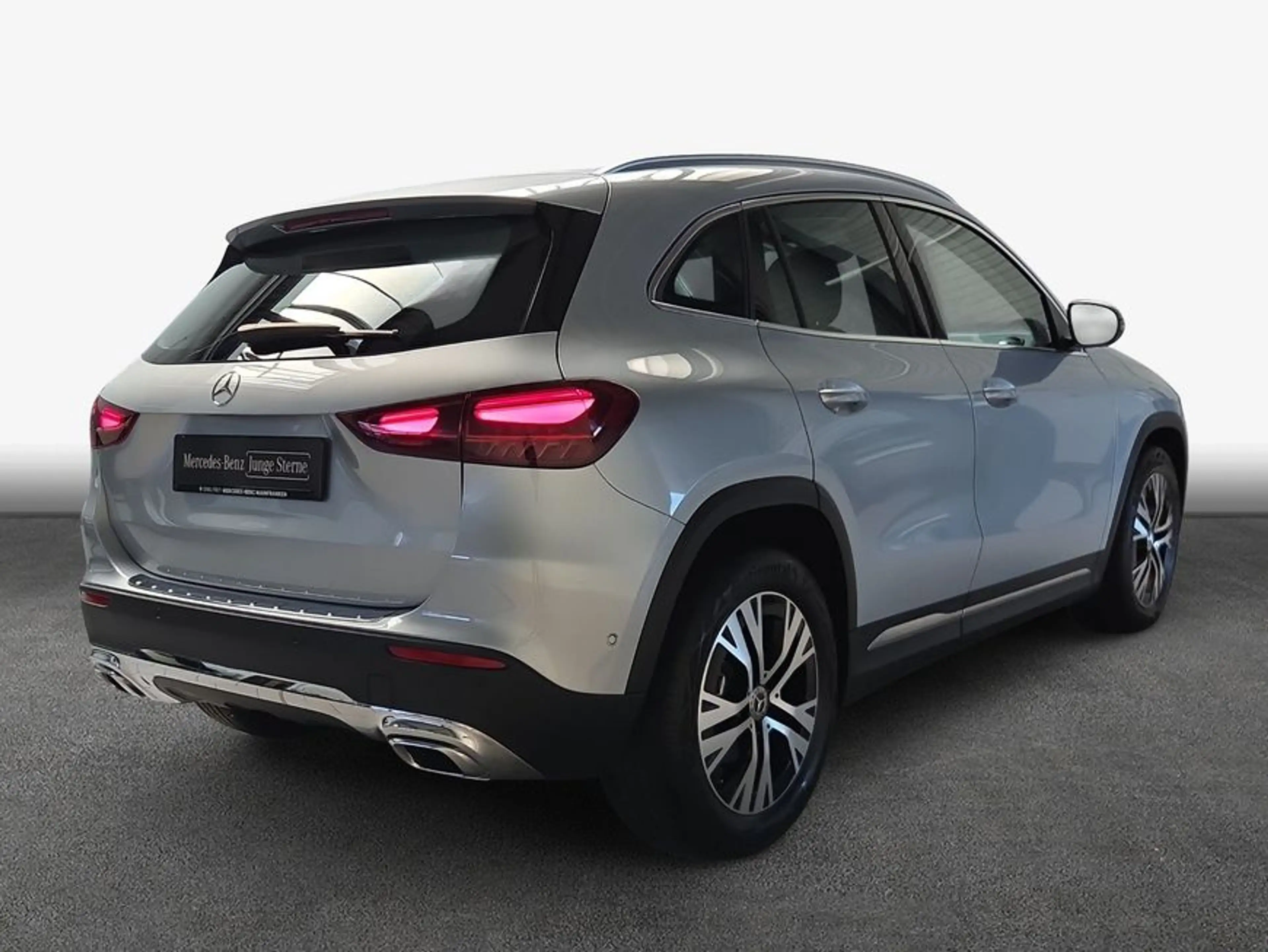 Mercedes-Benz GLA 200 GLA — photo 2