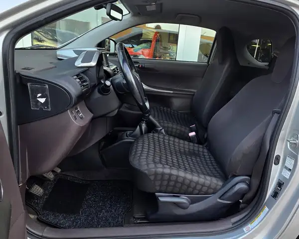 Toyota Iq view 10