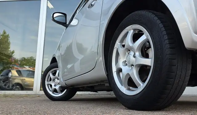 Toyota Iq view 8