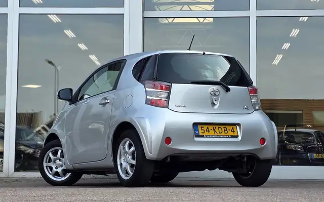 Toyota Iq view 6