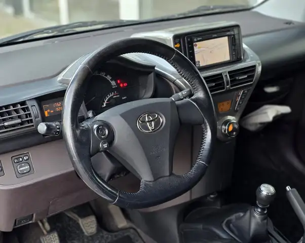 Toyota Iq view 9