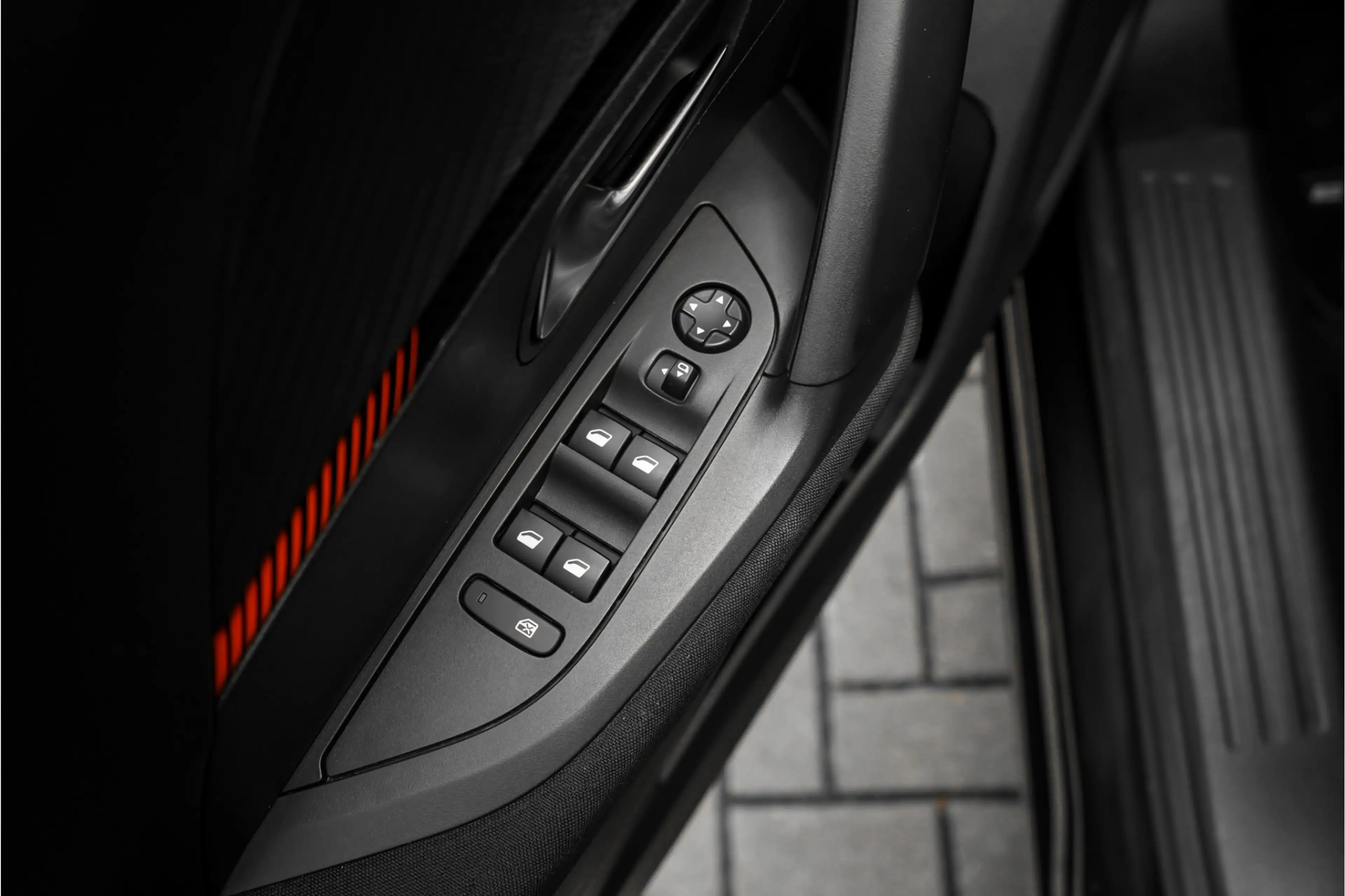 Peugeot e-2008 EV Active 50 kWh Climate Stoelverw Camera — photo 38