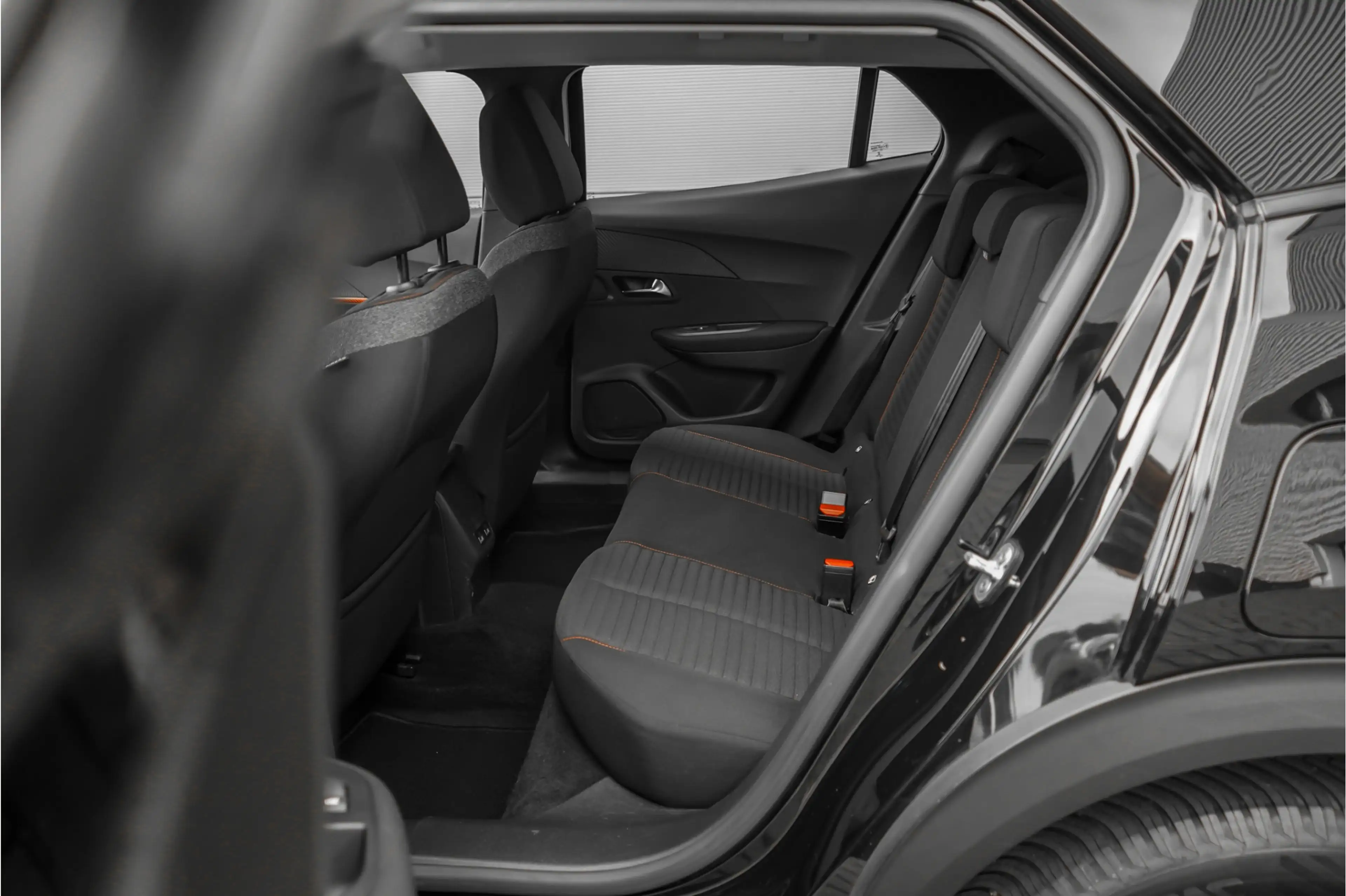 Peugeot e-2008 EV Active 50 kWh Climate Stoelverw Camera — photo 6