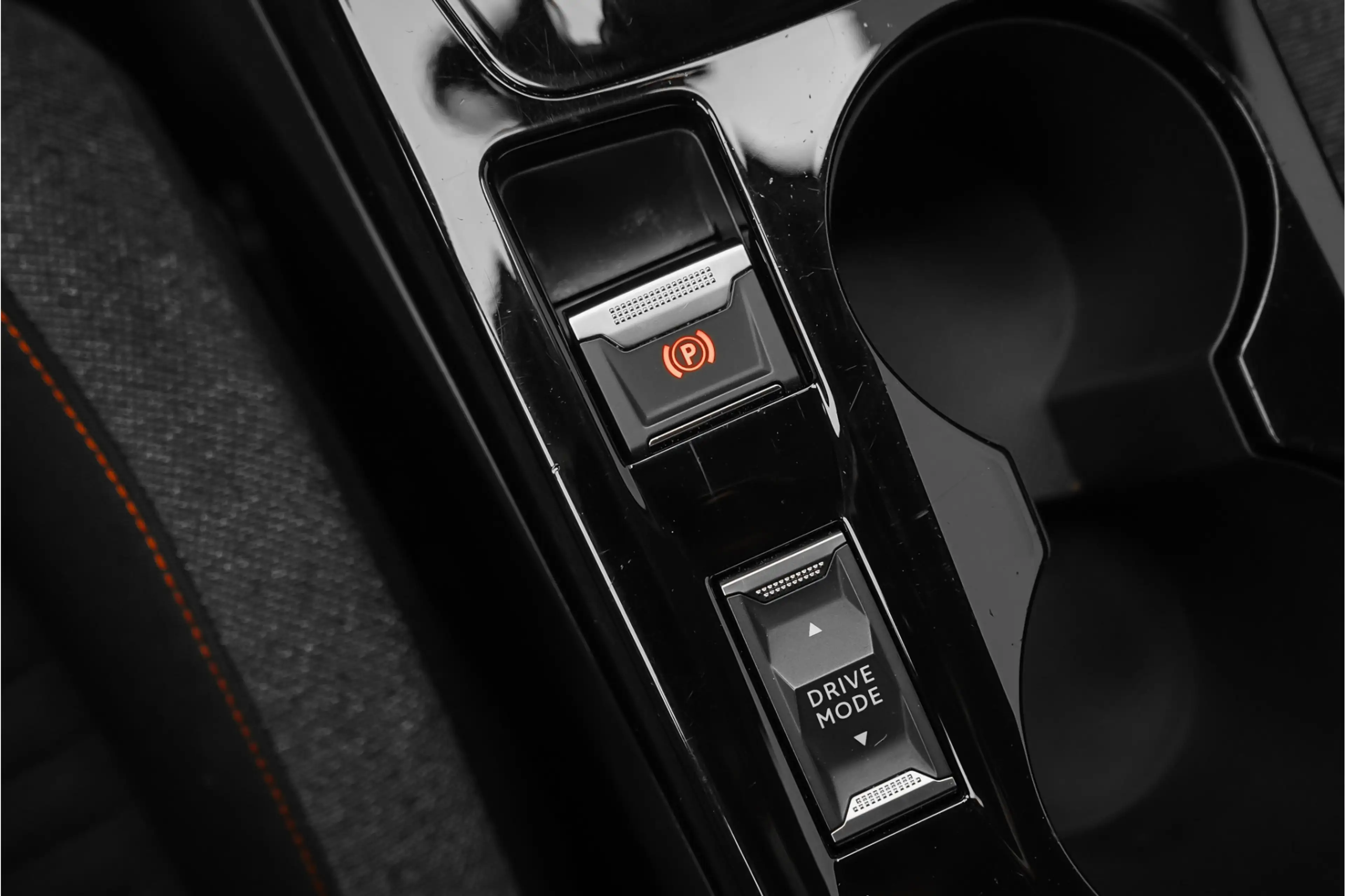Peugeot e-2008 EV Active 50 kWh Climate Stoelverw Camera — photo 31