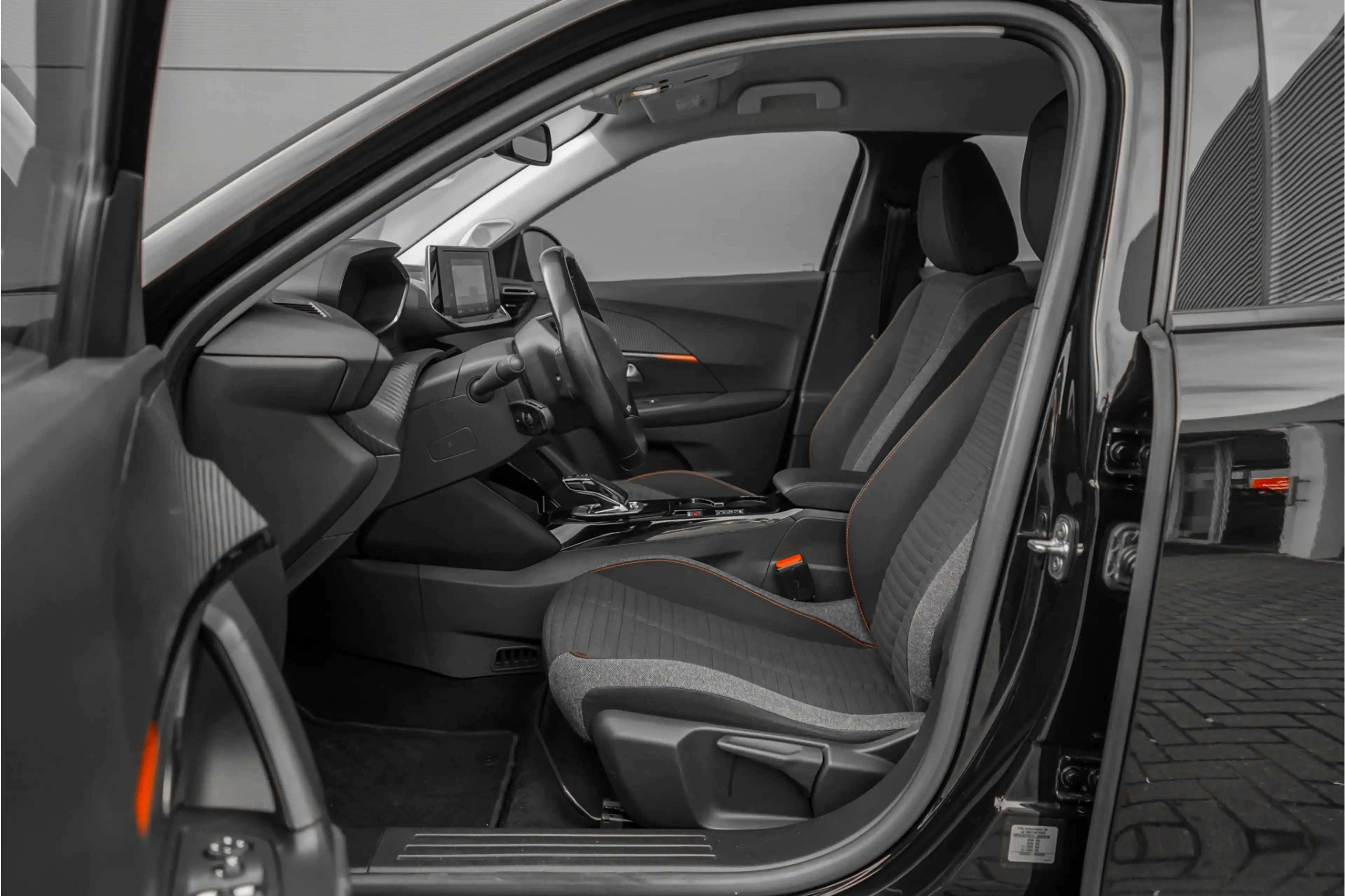 Peugeot e-2008 EV Active 50 kWh Climate Stoelverw Camera — photo 4