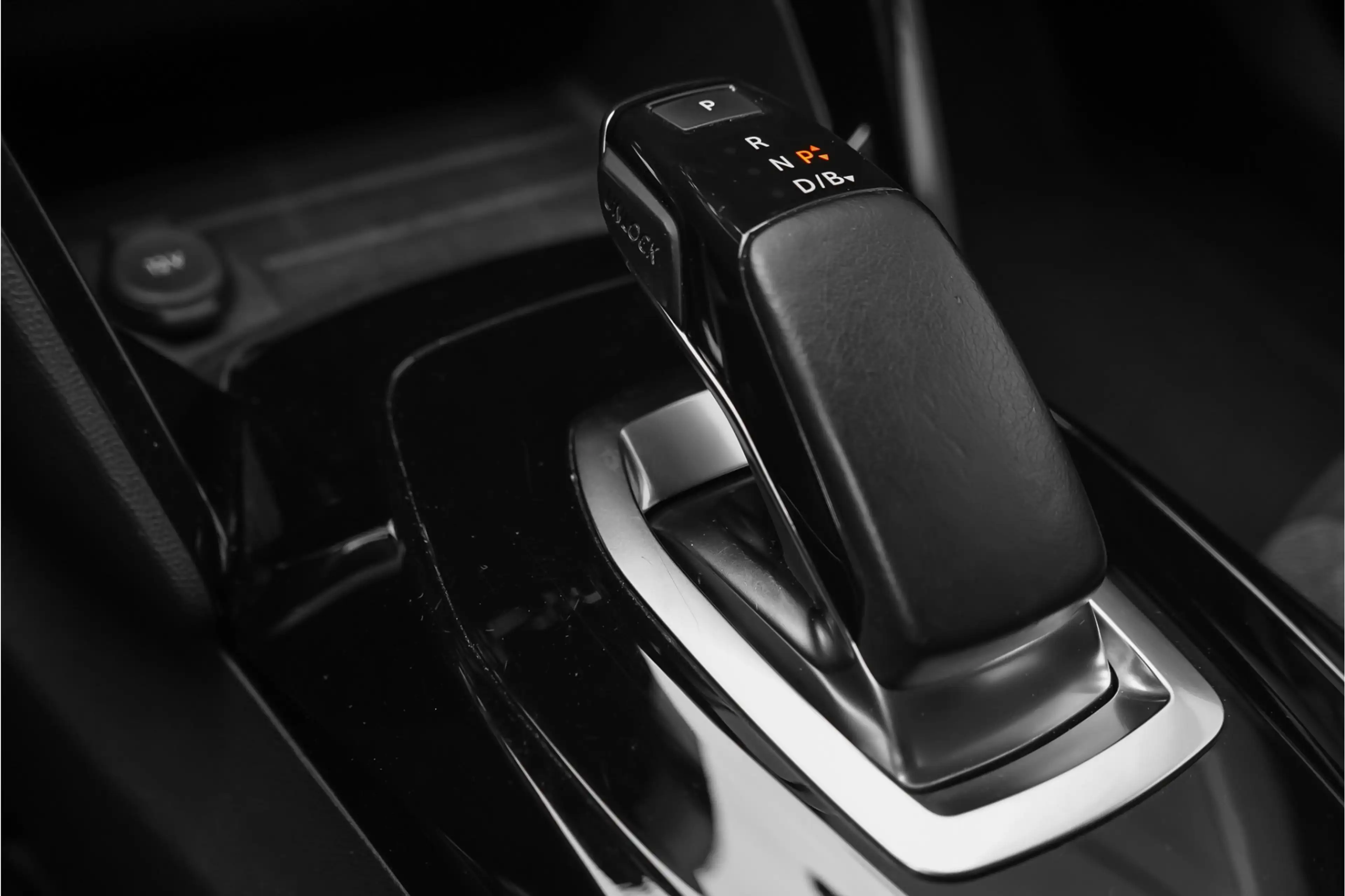 Peugeot e-2008 EV Active 50 kWh Climate Stoelverw Camera — photo 30