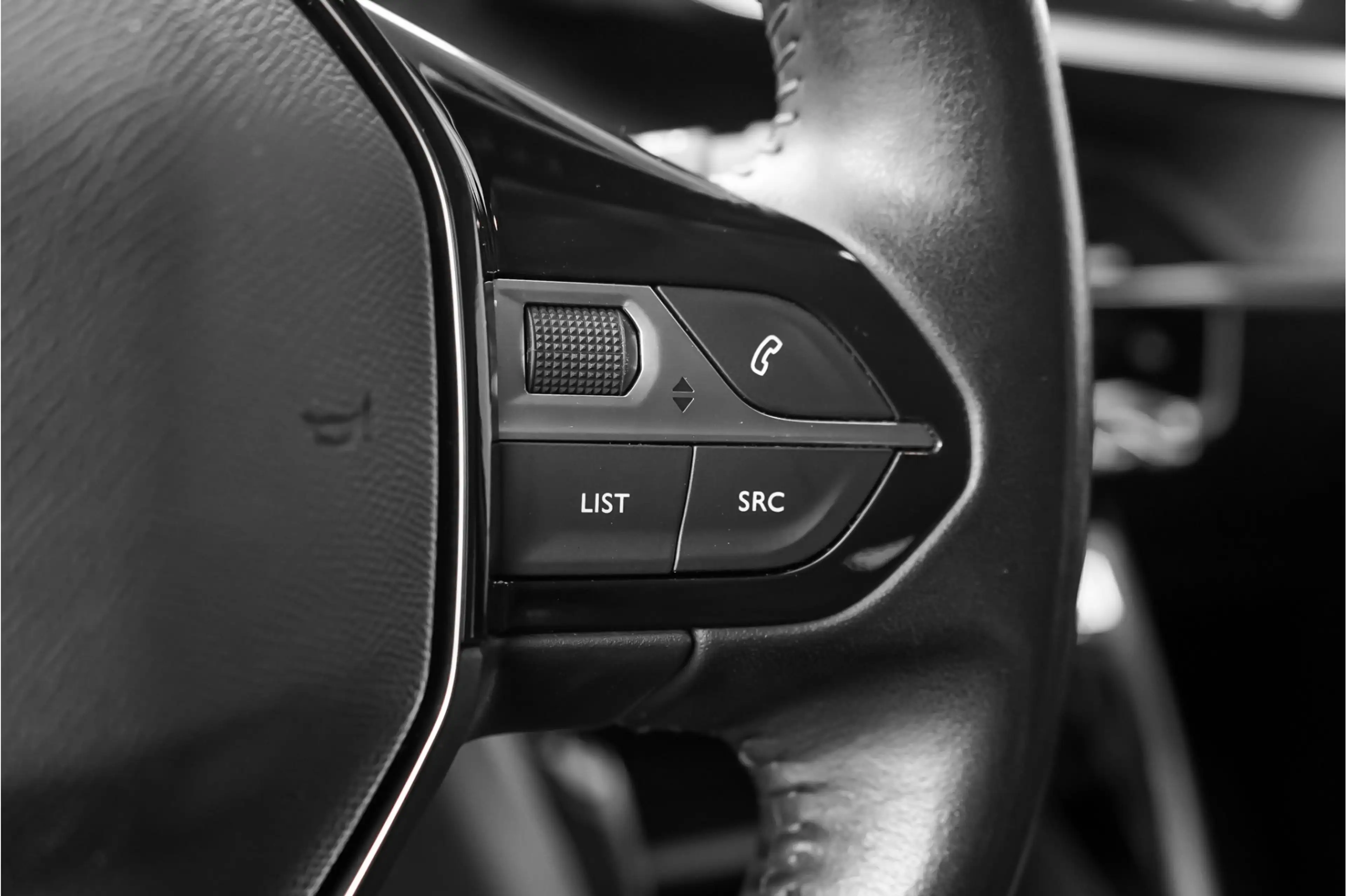 Peugeot e-2008 EV Active 50 kWh Climate Stoelverw Camera — photo 33
