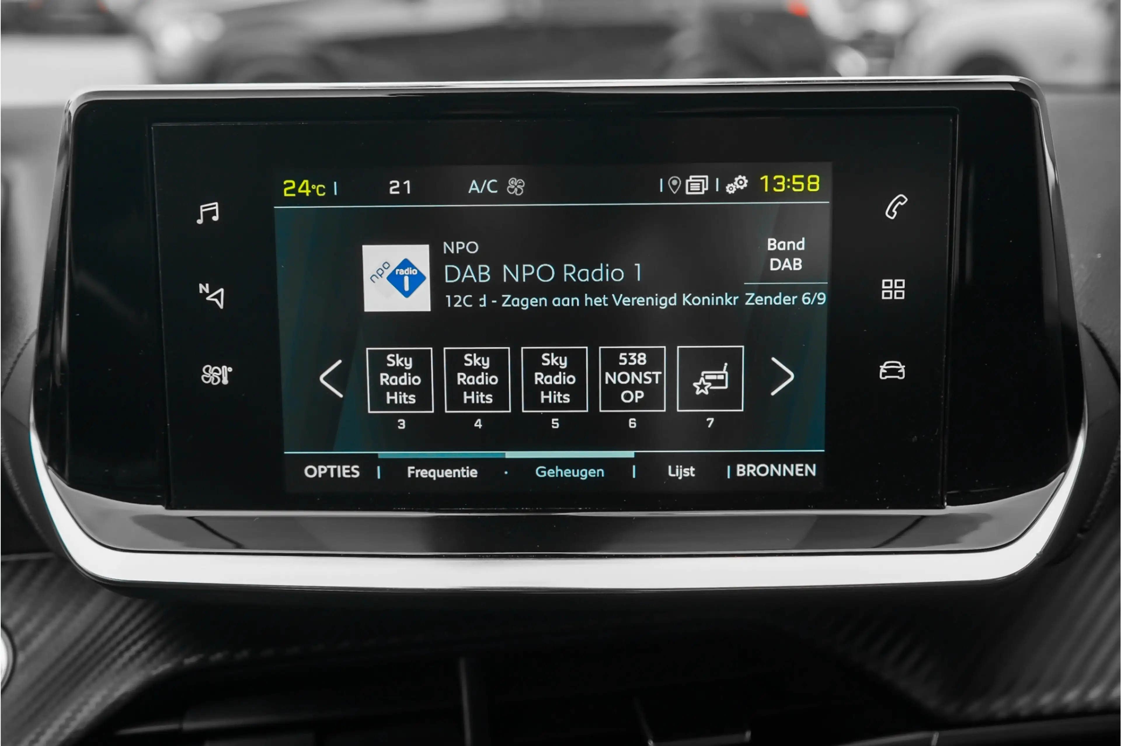 Peugeot e-2008 EV Active 50 kWh Climate Stoelverw Camera — photo 25