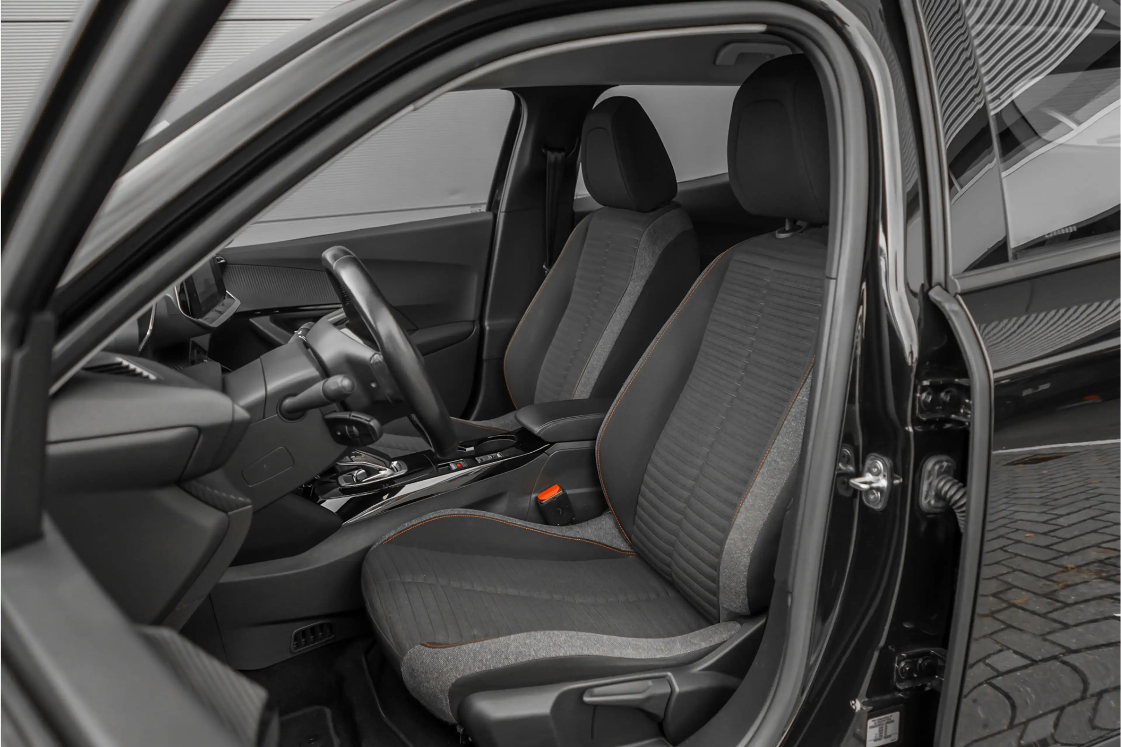 Peugeot e-2008 EV Active 50 kWh Climate Stoelverw Camera — photo 5