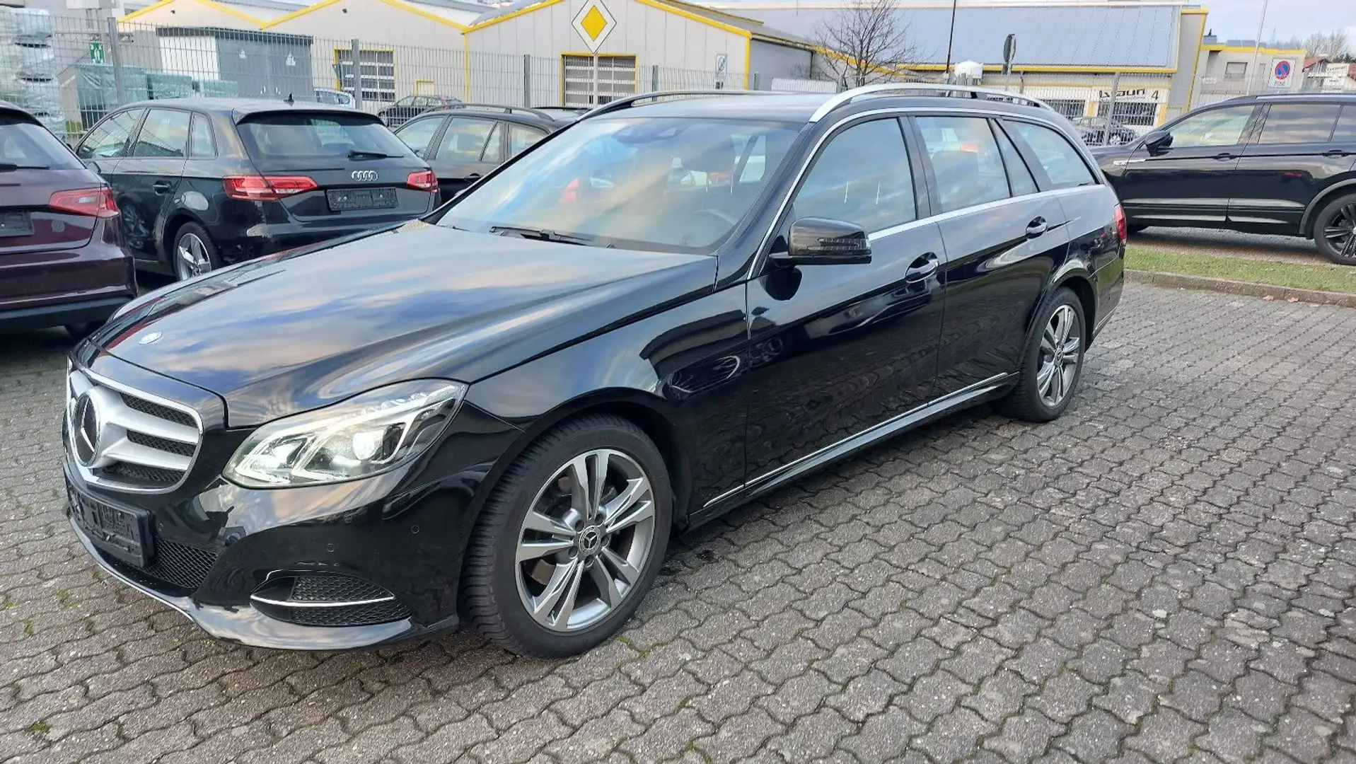 Mercedes-Benz E 220 E T-Modell E 220 BlueTec Avantgarde Noir - 1