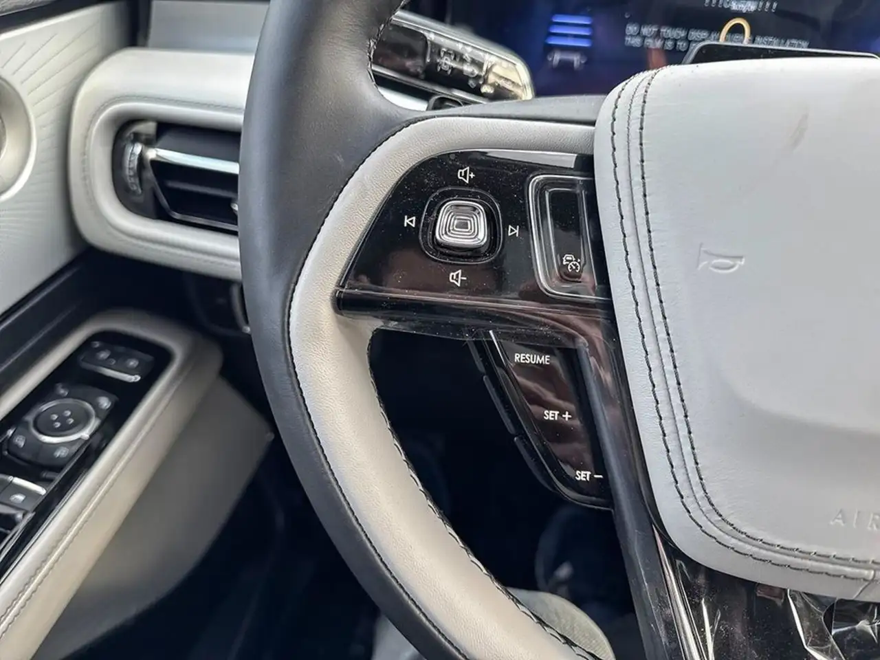 Lincoln Aviator снимка Lincoln Aviator