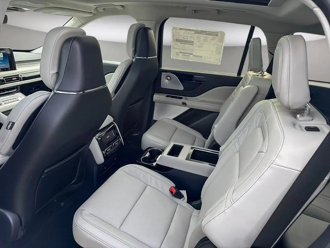 Lincoln Aviator снимка Lincoln Aviator