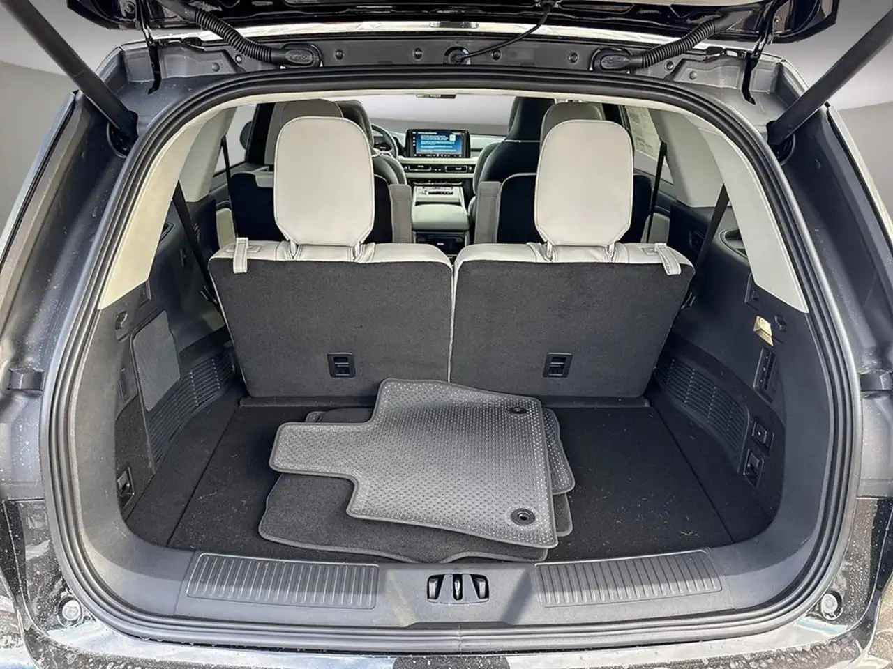 Lincoln Aviator снимка Lincoln Aviator