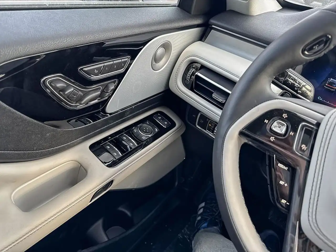 Lincoln Aviator снимка Lincoln Aviator