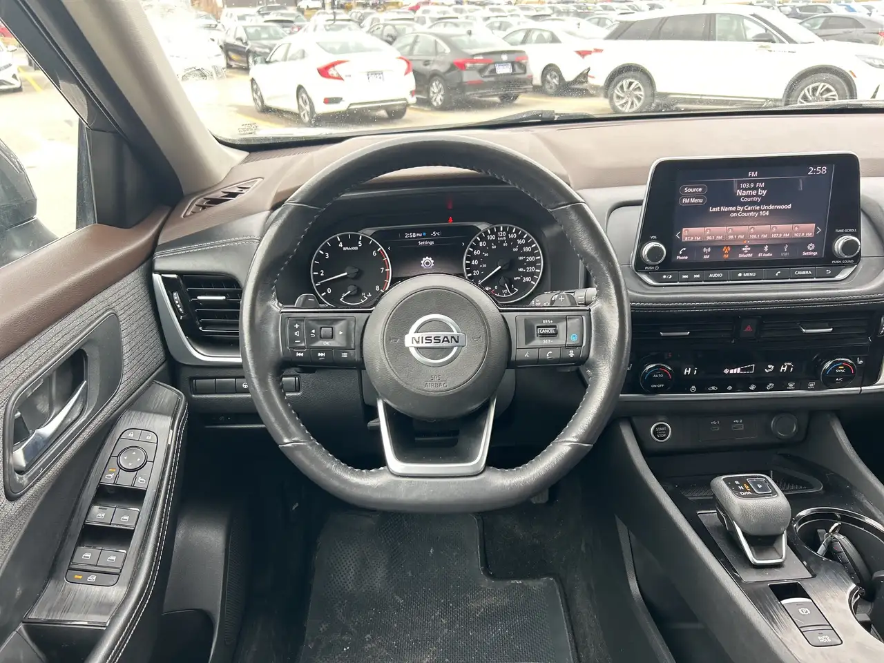 Nissan Rogue снимка Nissan Rogue